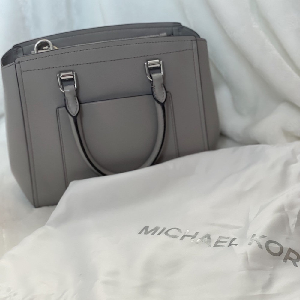 Micheal Kors purse